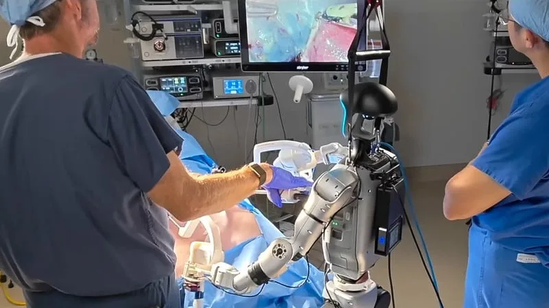 Cách Mạng Trong Y Học: Robot Hình Người Đầu Tiên Thực Hiện Phẫu Thuật Cắt Túi Mật