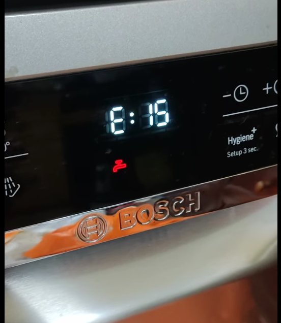 Tìm Hiểu Nguyên Nhân Và Cách Giải Quyết Lỗi Vòi Nước Đỏ Trên Máy Rửa Bát Bosch