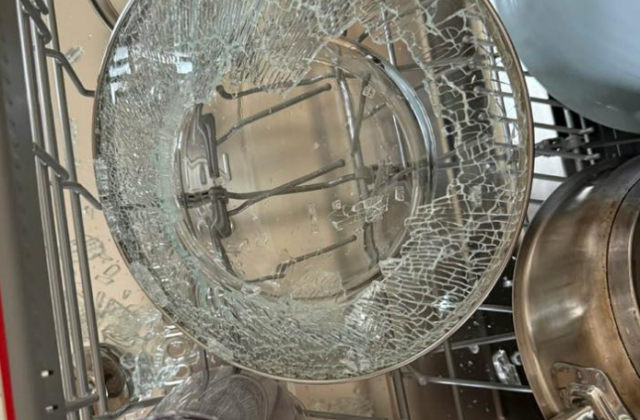 Tại Sao Vung Kính Nồi Có Thể Tự Vỡ Khi Rửa Trong Máy?