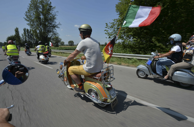 Lễ Kỷ Niệm Huyền Thoại Xe Máy Vespa Tại Rome: Sự Kiện Lớn Nhất Từ Trước Đến Nay