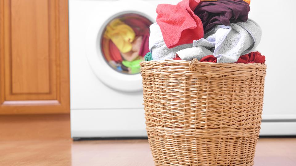 Giải Pháp Làm Khô Quần Áo Nhanh Chóng Những Ngày Mưa Dài 4 Thời gian giặt quần áo tốt nhất là sáng sớm
